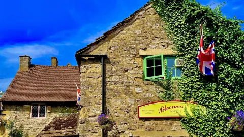 Village vs. City: Your Ultimate UK Escape 🥾 — traveler post in Castleton