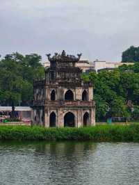 A romantic walk by the Hanoi lake 
