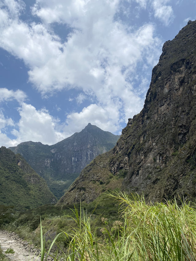 Exploring Machu Picchu on a Budget: Cusco to Aguas Calientes Adventure 🚶‍♂️🌄