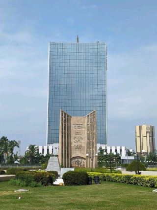 Must-visit Landmark! Stunning Reflection at the Monument Pool.