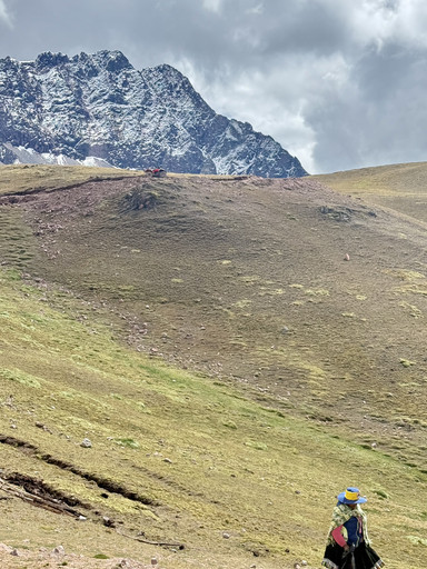 息をのむほどカラフルな絶景、ペルーのレインボーマウンテン。 | Trip