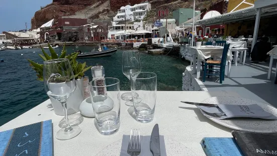 Ammoudi Fish Tavern