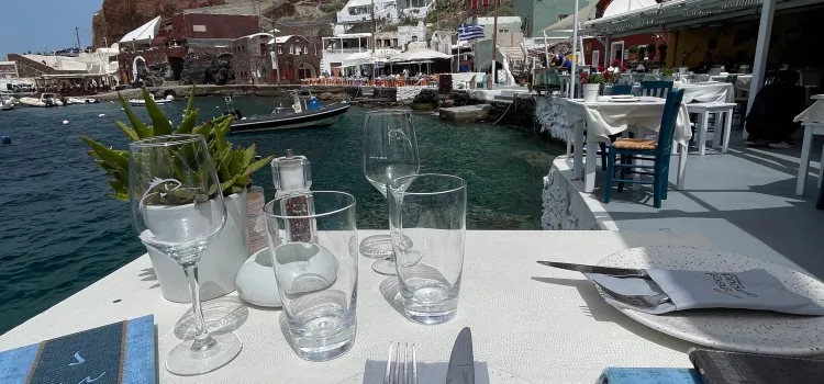 Ammoudi Fish Tavern