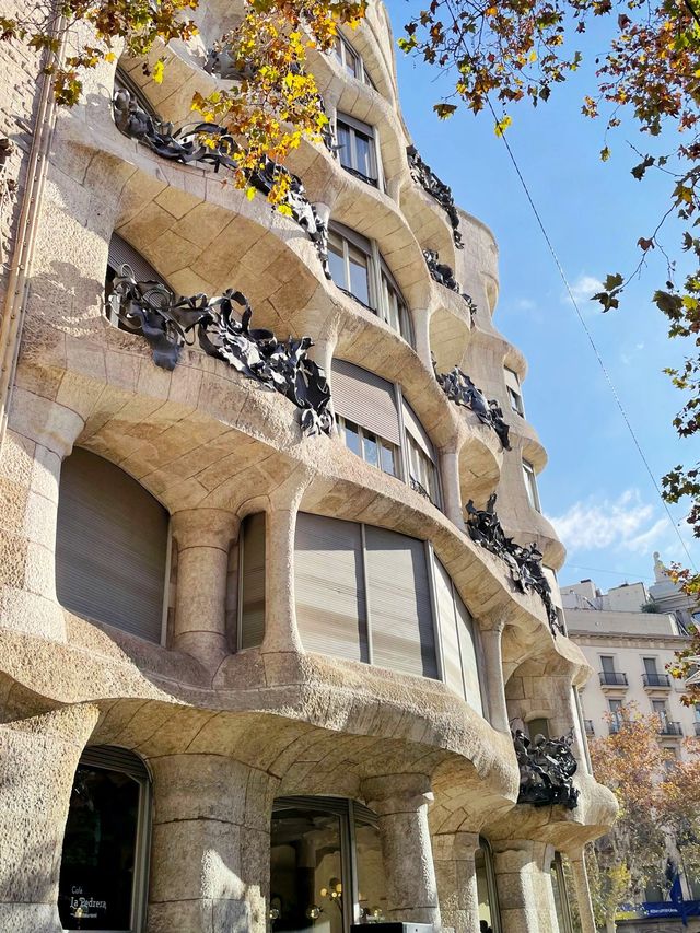 The otherworldly Casa Mila, Barcelona! 👽🌻