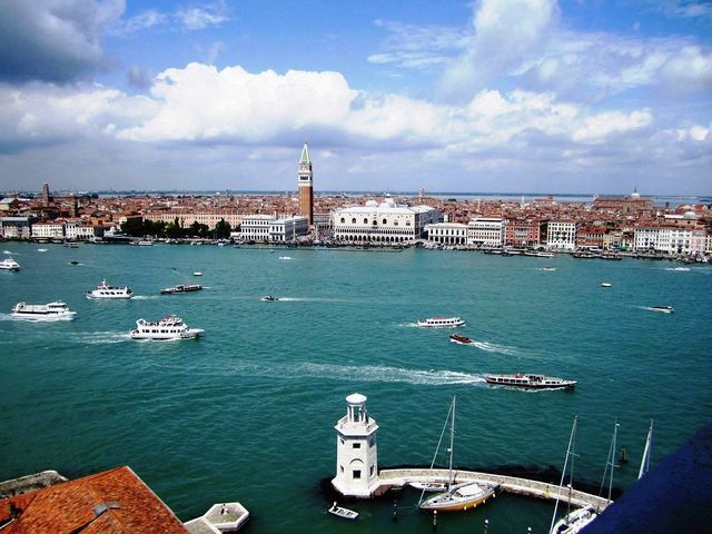 Roaming the Enchanting Streets of Venice