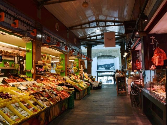 Shopping in Triana Market 🇪🇸