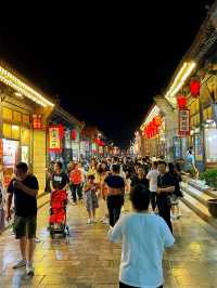 Pingyao After Dark: Lanterns, Neon & a Surprise Gold Fix