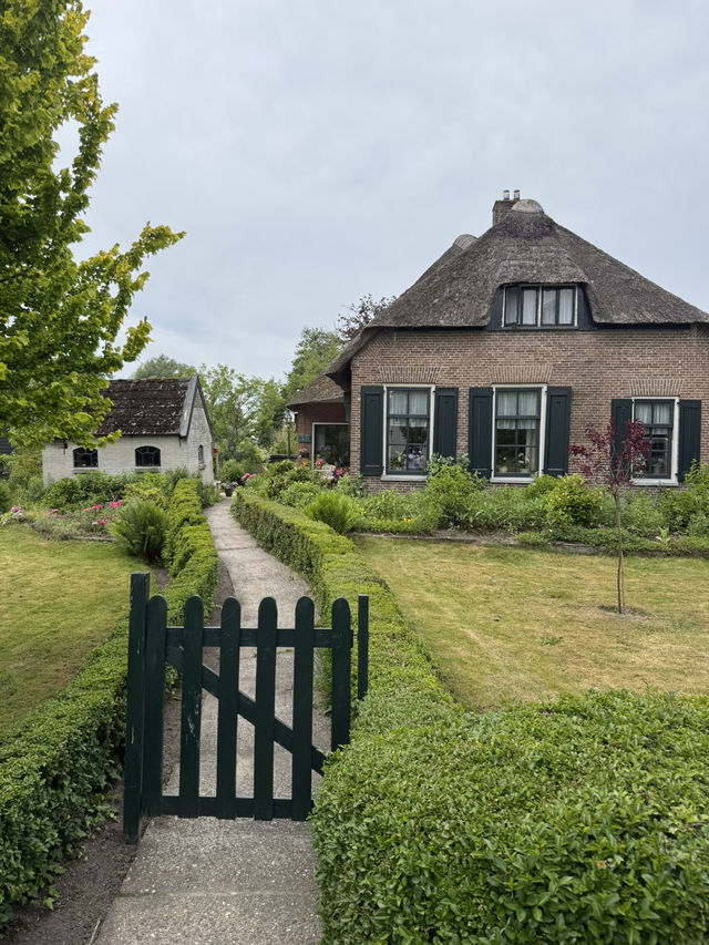  【オランダ、ヒートホールン（Giethoorn）】オランダのヴェネツィアでボートツアーと散歩