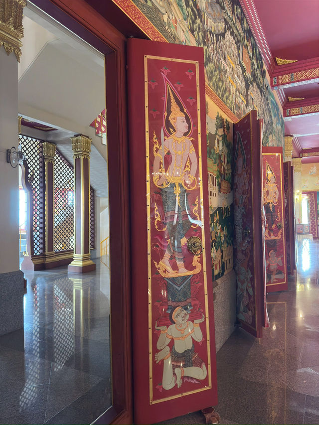 Stunning temple in Phrachuap Khiri Khan