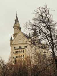 Straight out of a fairytale — welcome to Schloss Neuschwanstein 🏰✨