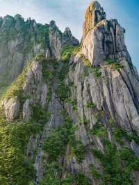 ⛰️ Huangshan – The Legendary Yellow Mountain of Mist and Pines