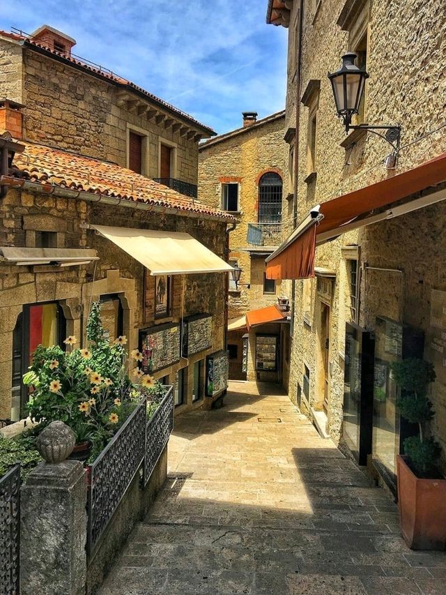 🏰🇸🇲 “Tiny Republic, Big History: My Day Exploring San Marino” 🏰🇸🇲 “Tiny Republic, Big History: My Day Exploring San Marino”