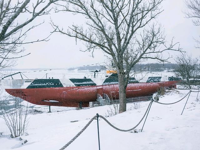 ❄️ Winter at Suomenlinna – A Snowy Island Escape from Helsinki ❄️
