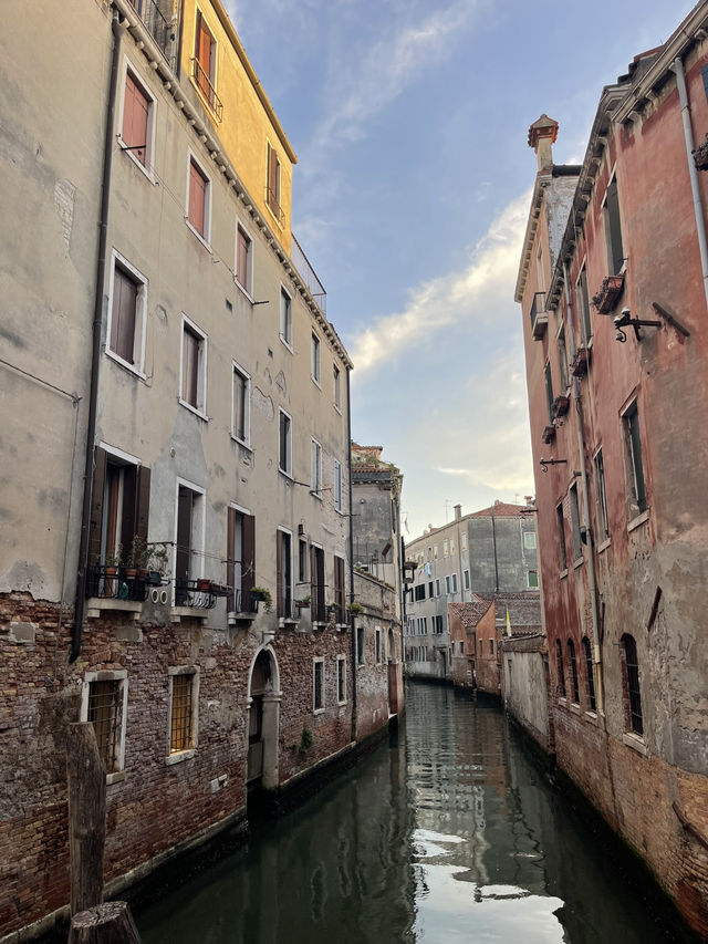 🌊 Venice – The Floating City of Dreams 🛶✨