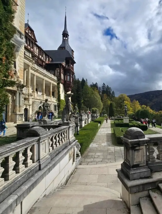 🏰 Peleș Castle, Sinaia — Royal Splendor in the Carpathians