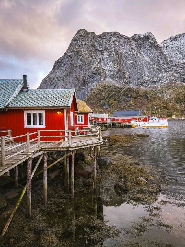 🏔️ Lofoten, Norway — Dramatic Peaks, Quiet Fjords, and Storybook Villages