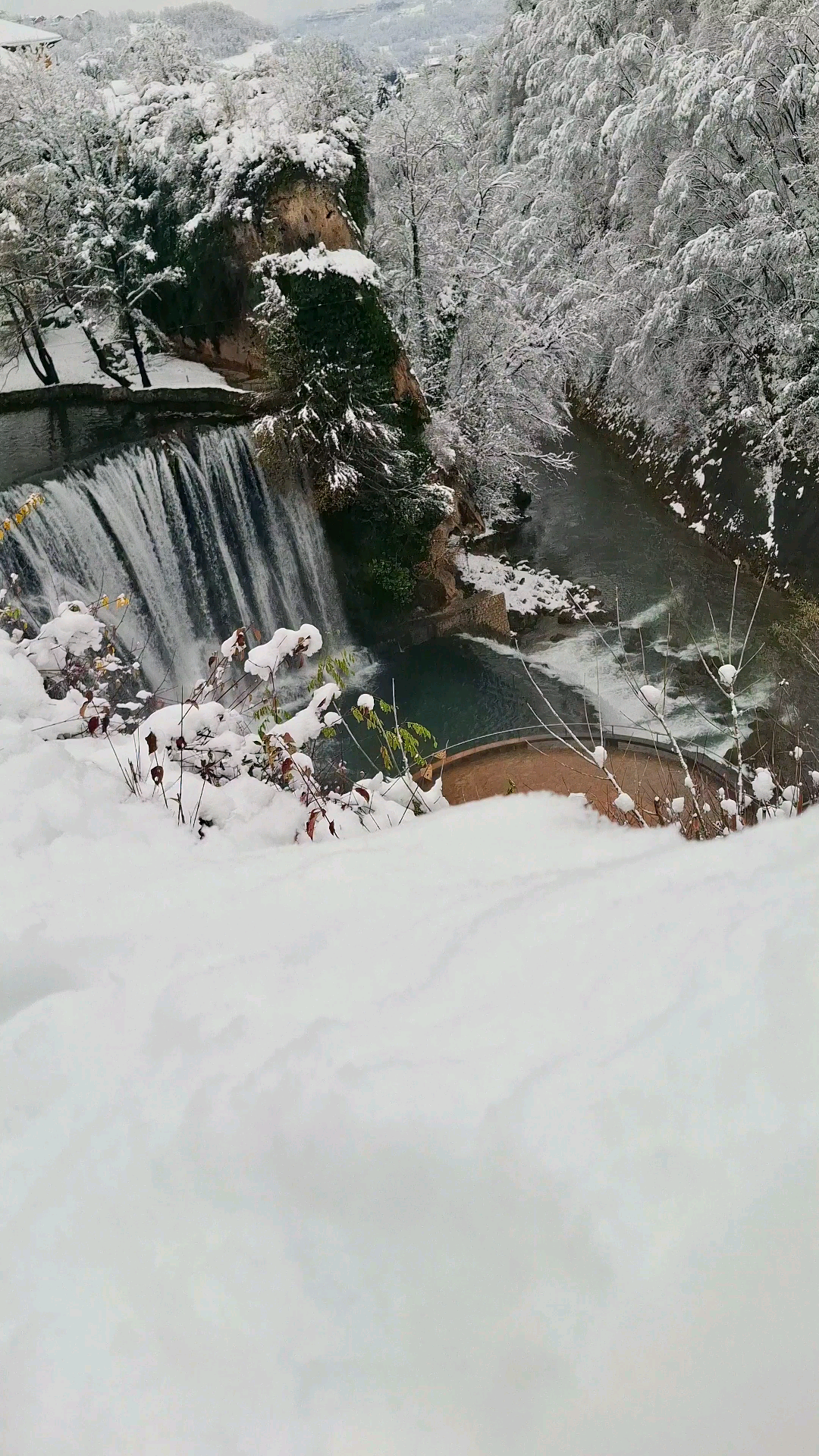 Водопад в Яйце