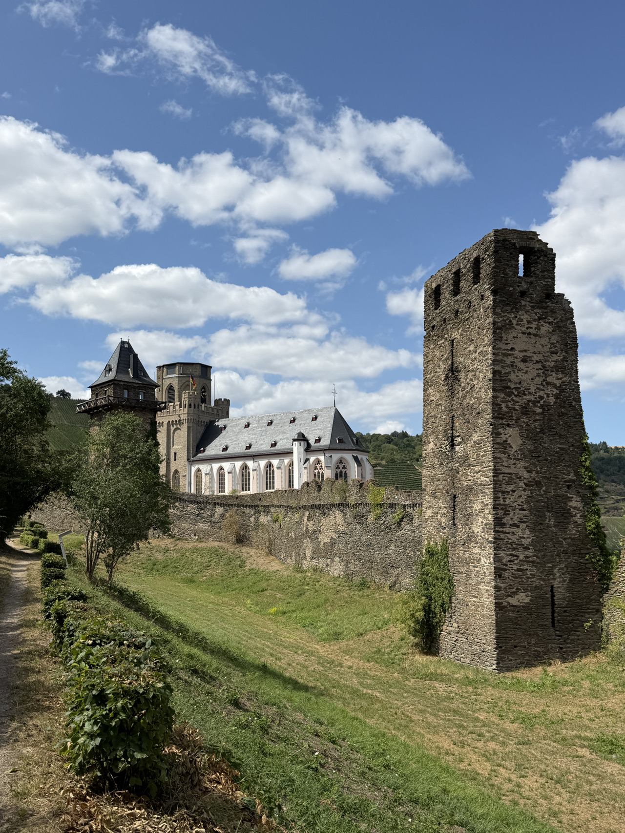 🏰 Oberwesel, the Rhine’s Fairytale Town of Towers ✨