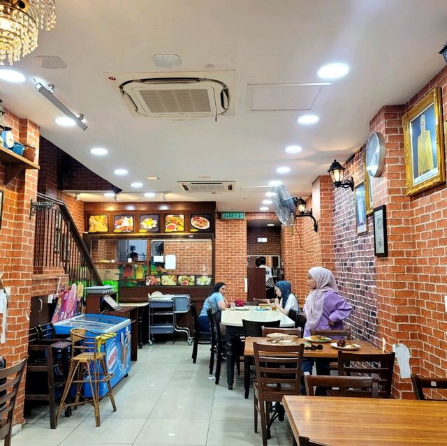 🍛 Penang's Nasi Kandar Paradise! 🌴