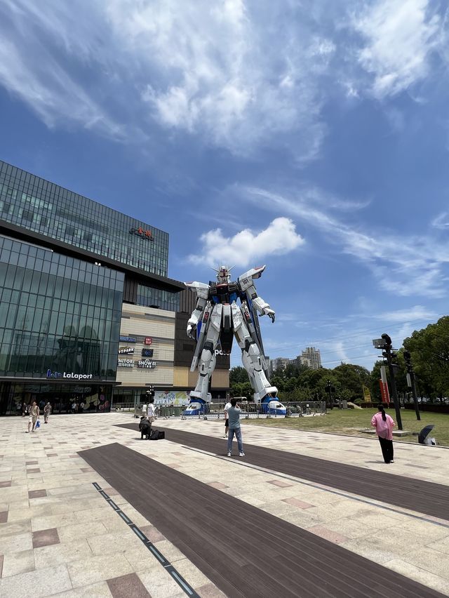 상하이에도 실물 사이즈 건담이? . 푸동 라라포트 