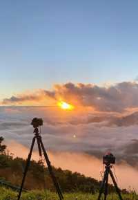 這兒雲蓋山頂，環境自然，風車震撼！！