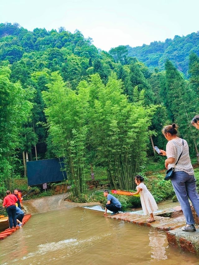 遷西溝龍神谷玩水摸魚