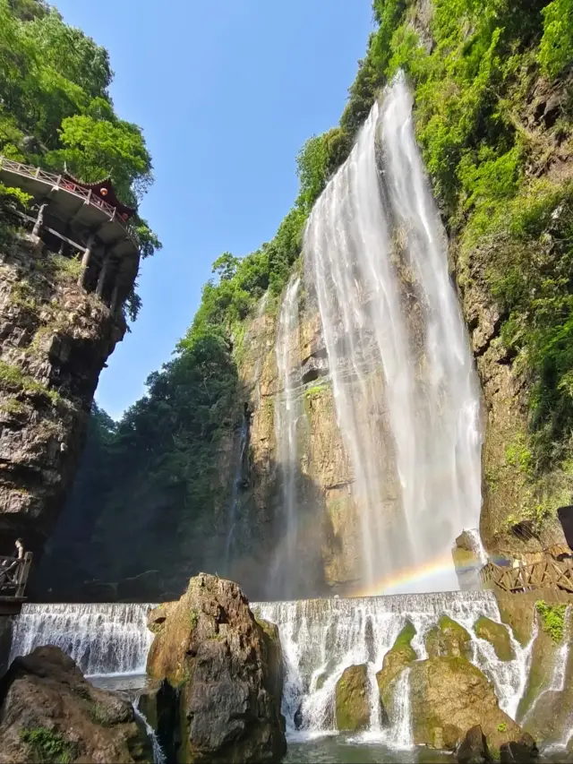 Come to the Three Gorges Waterfall and enjoy a cool summer