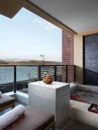 🏰 Kunming's Castle Retreat: Luxury & Nature Unite 🌿