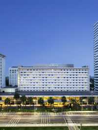 🌟 Jakarta's Festive Retreat: Pullman's Luxe & Sparkle 🌟