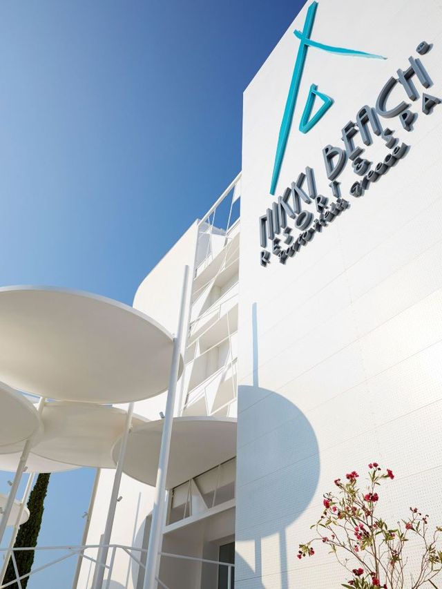 🌟🏨 Luxe Sleeps in Porto Cheli: Beachfront Bliss & Spa 🌊