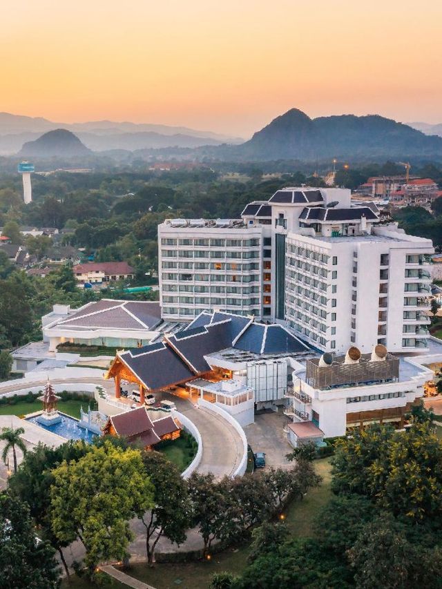 🌟 Chiang Rai's Luxe Stay & Play 🏨💦