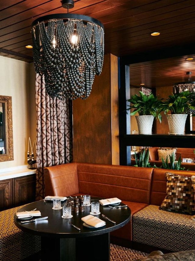 🌴 West Palm Beach's Top Stays: Cozy & Cultured 🏨✨