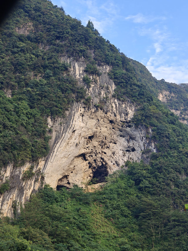 一起自駕|廣東小桂林欣賞群山環繞嬉碧綠清水。