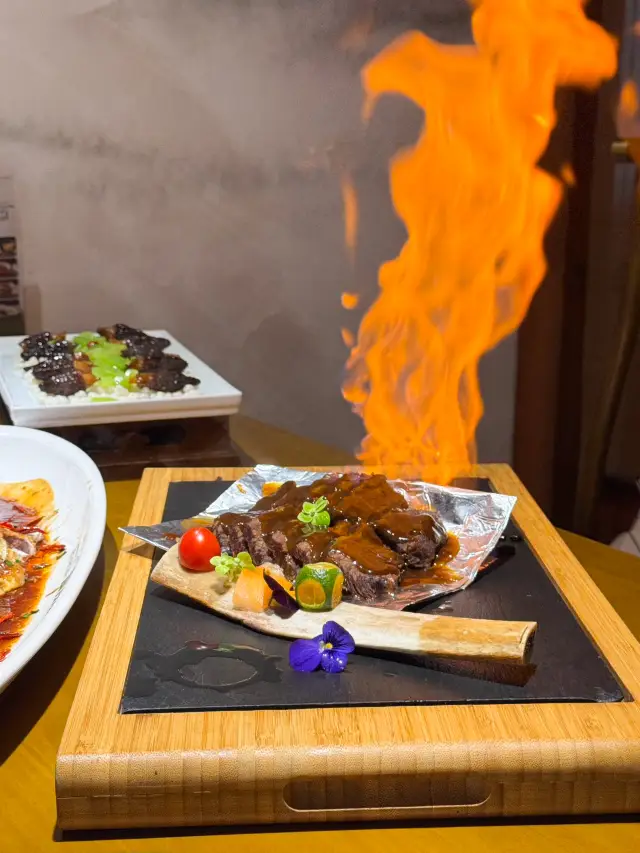 A delicious Hexi Chinese restaurant, a great place for gatherings.