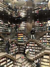 成都鐘書閣！對稱美學的魅力！