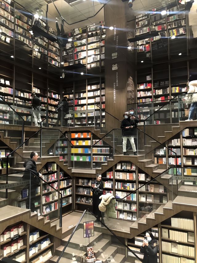 成都鐘書閣！對稱美學的魅力！