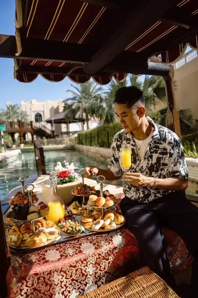 Staying in a hotel in Abu Dhabi is so different from staying in a hotel in China! 