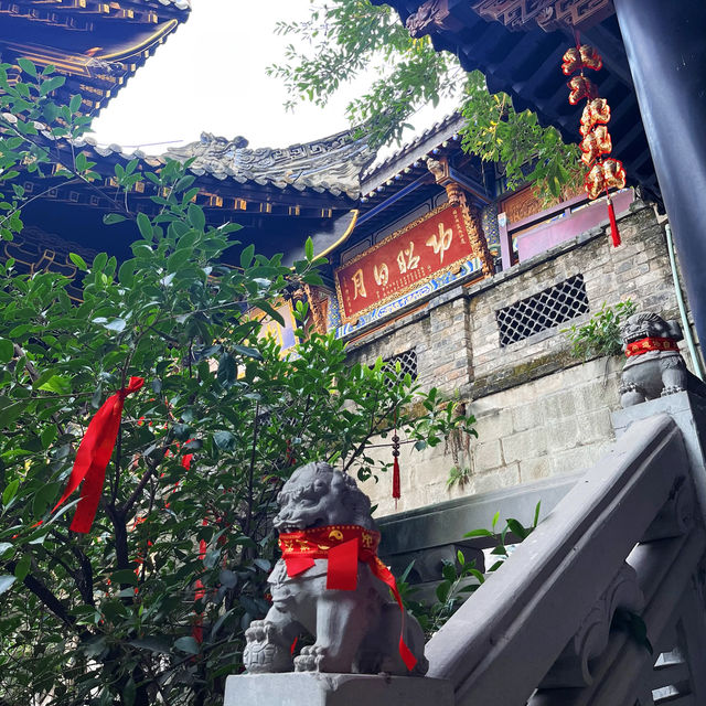 清淨之境｜藏在重慶半山腰的一個廟宇，因廟內供奉武聖“關羽”得名