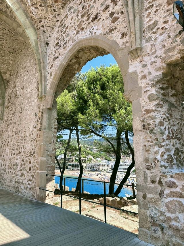 西班牙必去！Tossa de Mar 小鎮：解鎖絕美風景。。