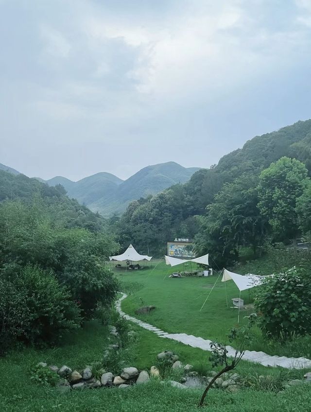 一間住喺山裏嘅氧吧民宿