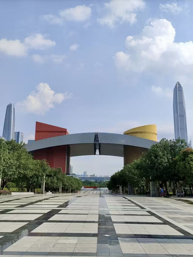 現代與自然的融合——深圳市民中心與甘坑古鎮