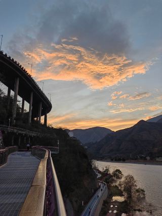 What are some fun places to visit in Panzhihua during late spring?
