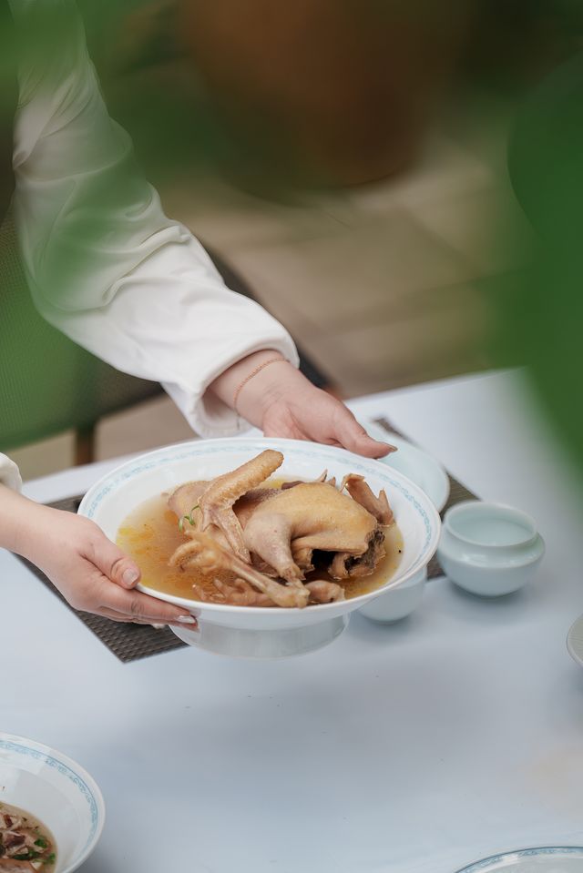 民國小院的百年梨樹下，藏著昆明最誘人的春天