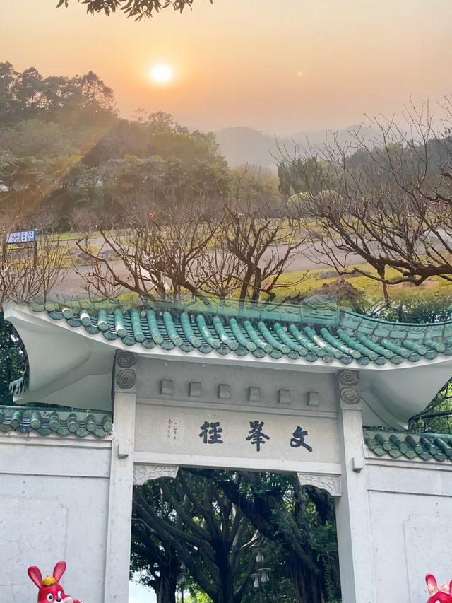 南海觀音的算法：現代香客與AI解簽的賽博朝聖