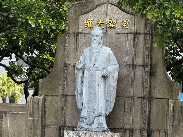 A Beautiful Central Park In Taipei, Great for All The Nearby Museums! 