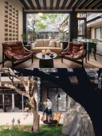 住進麗江侘寂小院，左手雪山右手古城