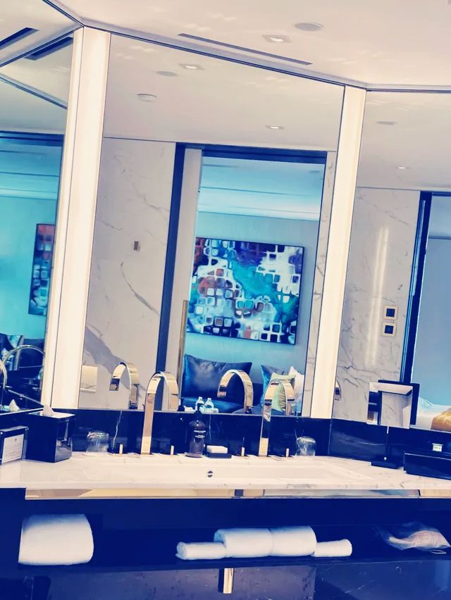 奢華新高度】11尼依格羅香港美利酒店：云端之上的非凡體驗**  