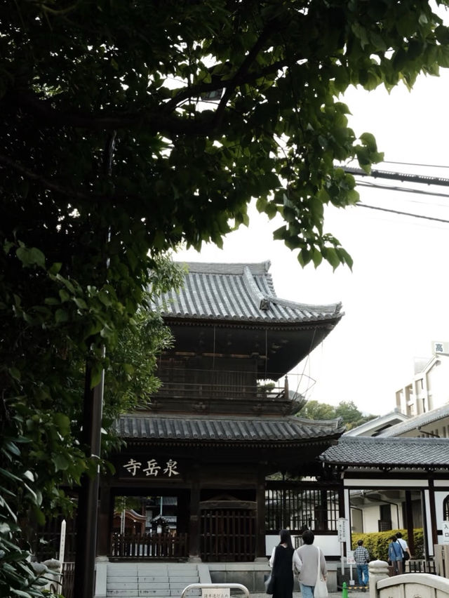 *【忠臣蔵の舞台「泉岳寺」で歴史と癒しを体験】**  