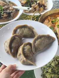真沒想到在山裡食飯也能這麼浪漫  青山漁村不僅民宿好住，食物也好好 在露台食飯，吹吹海風看看海
