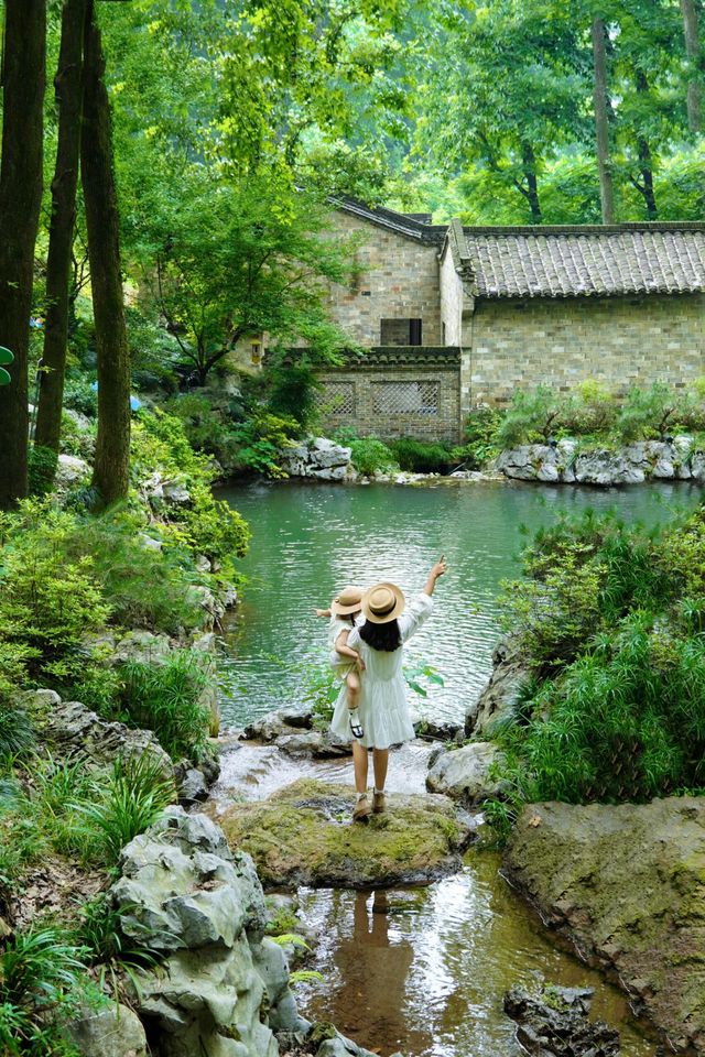 廿年磨一劍！安徽呢座農民自建小鎮靚到窒息